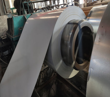Aisi Dx53d standard a galvanisé les bobines en acier soufflant la surface
