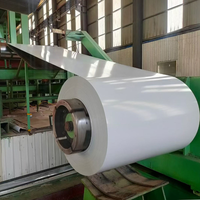 Z275 a enduit la toiture d'une première couche de peinture en acier galvanisée en métal de bobine couvre des matériaux de construction